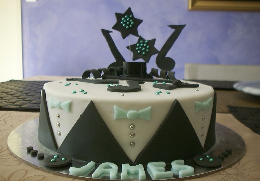 Groom's cake in tuxedo patterns in vanilla.JPG