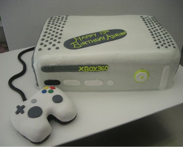 Xbox 360 birthday cake with controller.JPG