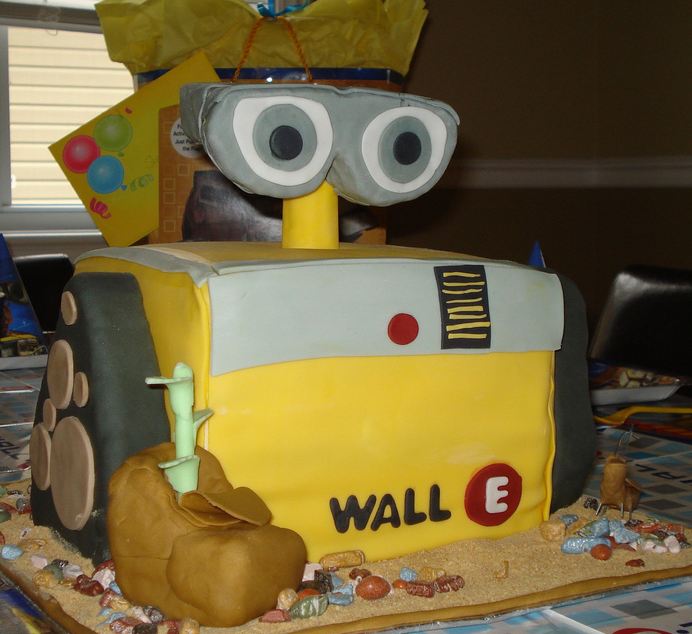 Wall-E cake.JPG