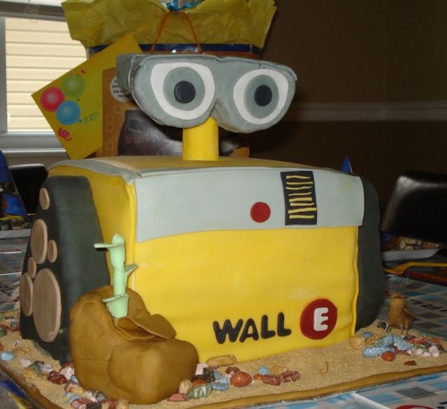 Wall-E cake.JPG