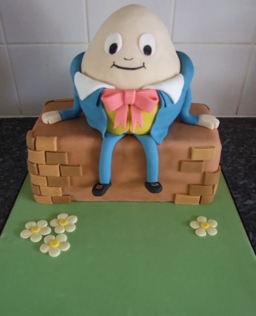 Humpty dumpty on the wall cake.JPG