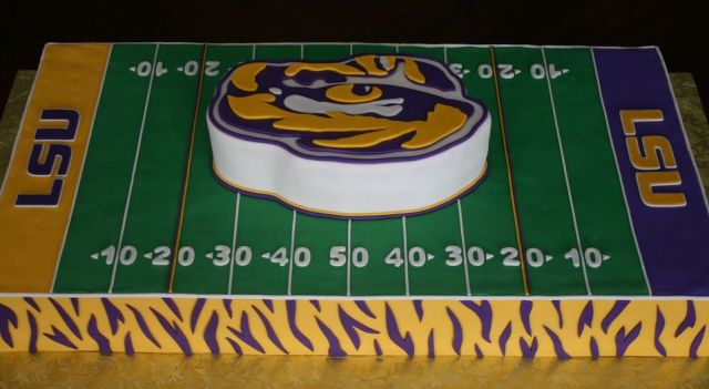 LSU Tigers football field cake.JPG