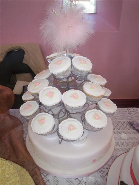 white wedding cup cakes