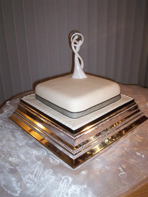 elegant wedding cake