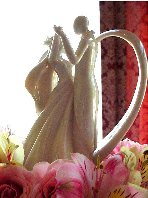 White cinderella cake topper picture.PNG