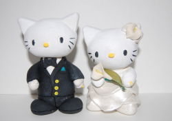 Hello Kitty Wedding Cake Topper with white flower.PNG