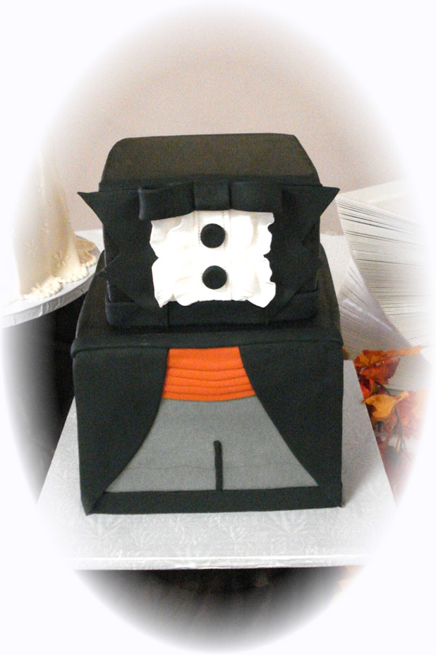 tuxedo Grooms cake.jpg