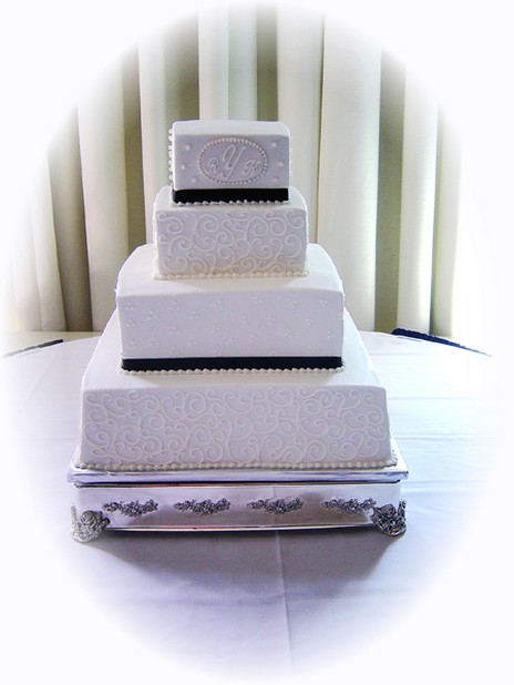 square wedding cake picture