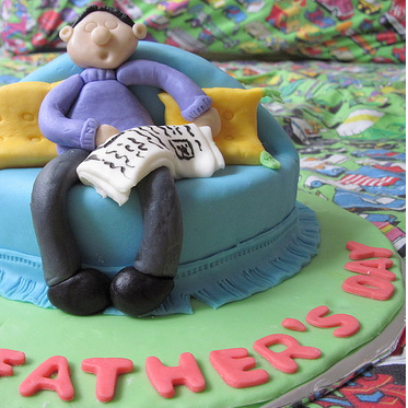 Fun fathers day cake photo.PNG