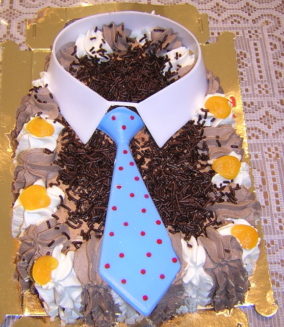 Image of fathers day tie cake.PNG