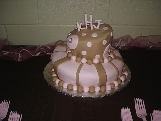 simple trendy cake photo