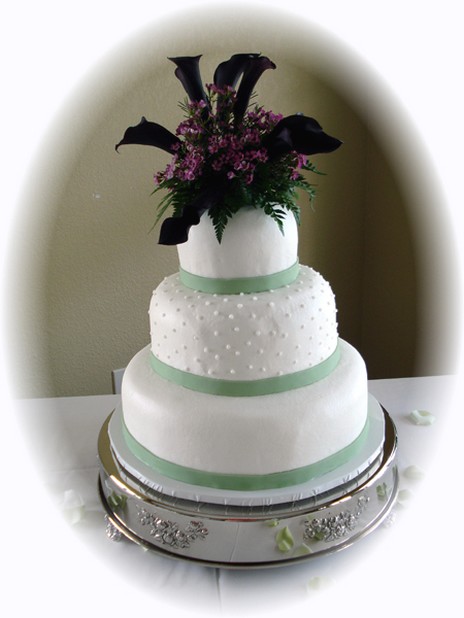 traditional wedding cake photo
