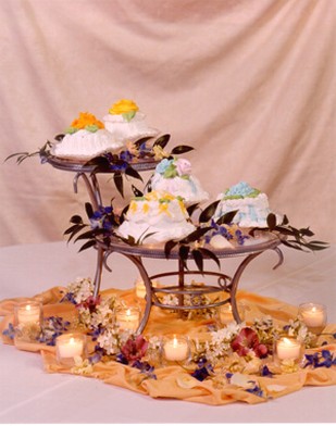 individual wedding cakes with flowers
