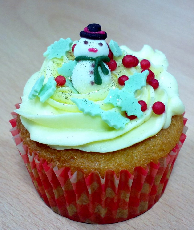 Christmas theme cupcake with Frosty the Snowman topping.JPG