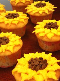 Sunflower theme cupcakes.JPG
