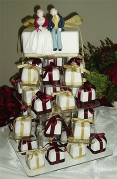 individual parcel cake with gift box cake