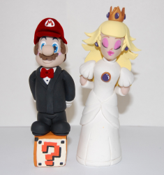Super Mario and Princess Peach cake toppers.PNG