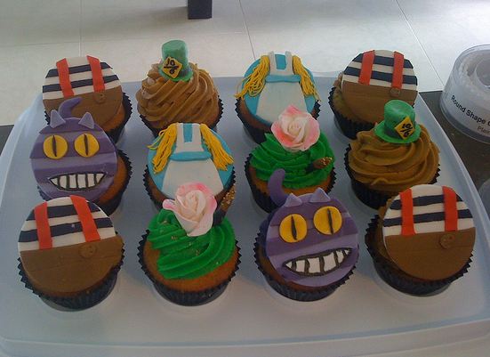 Alice in Wonderland theme cupcakes.JPG
