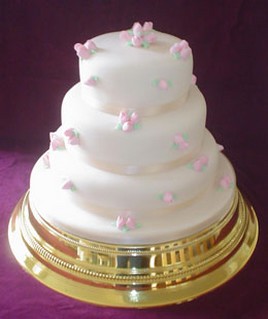 cute white wedding cake picture