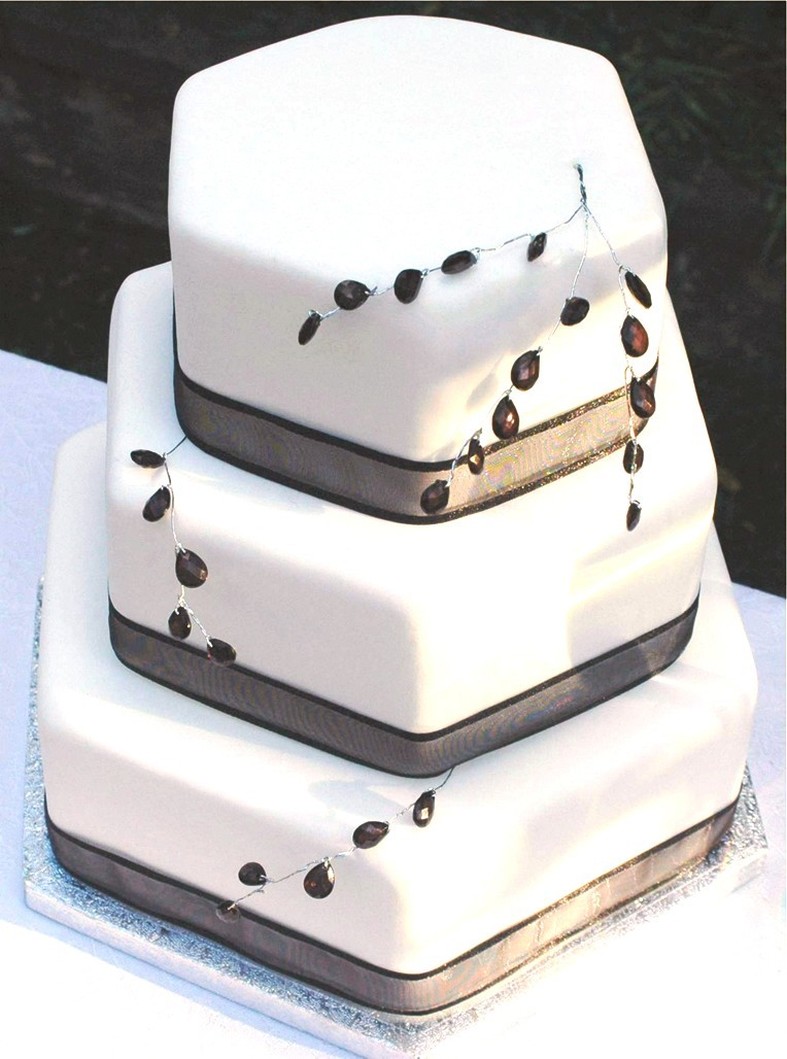 trendy cake for wedding