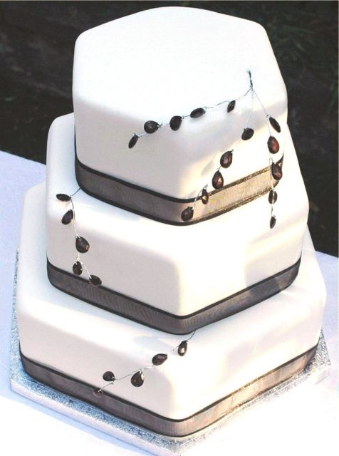 trendy cake for wedding