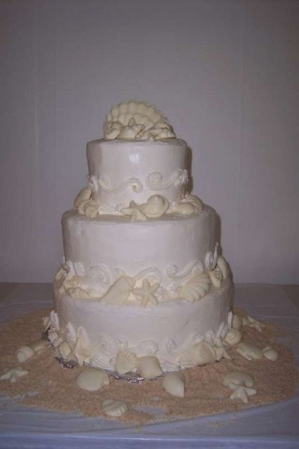 Beach wedding cake picture