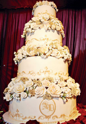 Avril Levigne and Deryck Whibley wedding cake photo.PNG