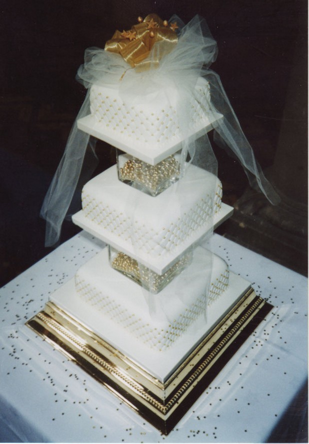 white sqaure wedding cake picture
