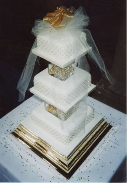white sqaure wedding cake picture