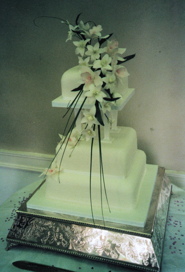 classic wedding cake picture