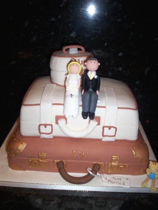 status wedding cake image