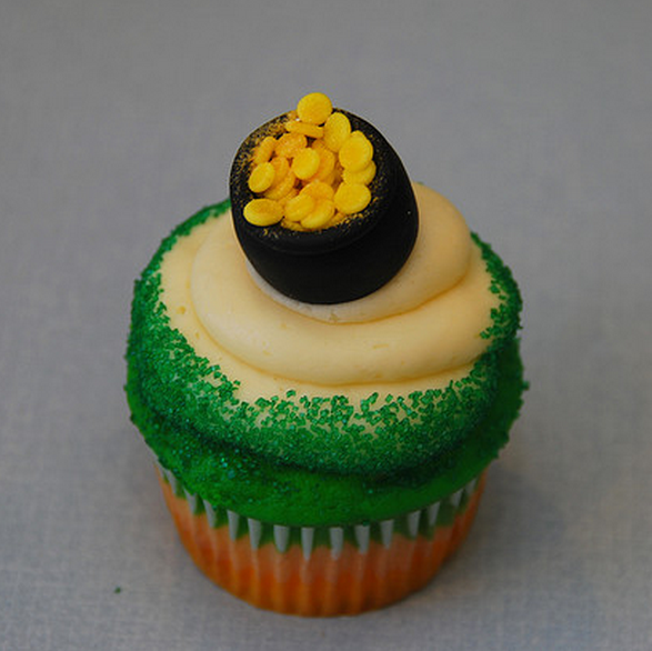 Leprechaun cupcake with pot of gold.PNG