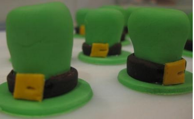 Leprechaun hat cup cakes pictures.PNG