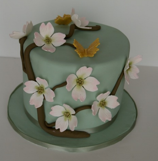Green engagement cake with white flowers and yellow butterflies.PNG