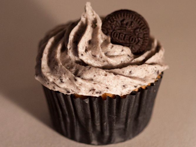 Cookie and cream cupcake.JPG