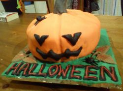 Halloween cake with pumpkin.JPG