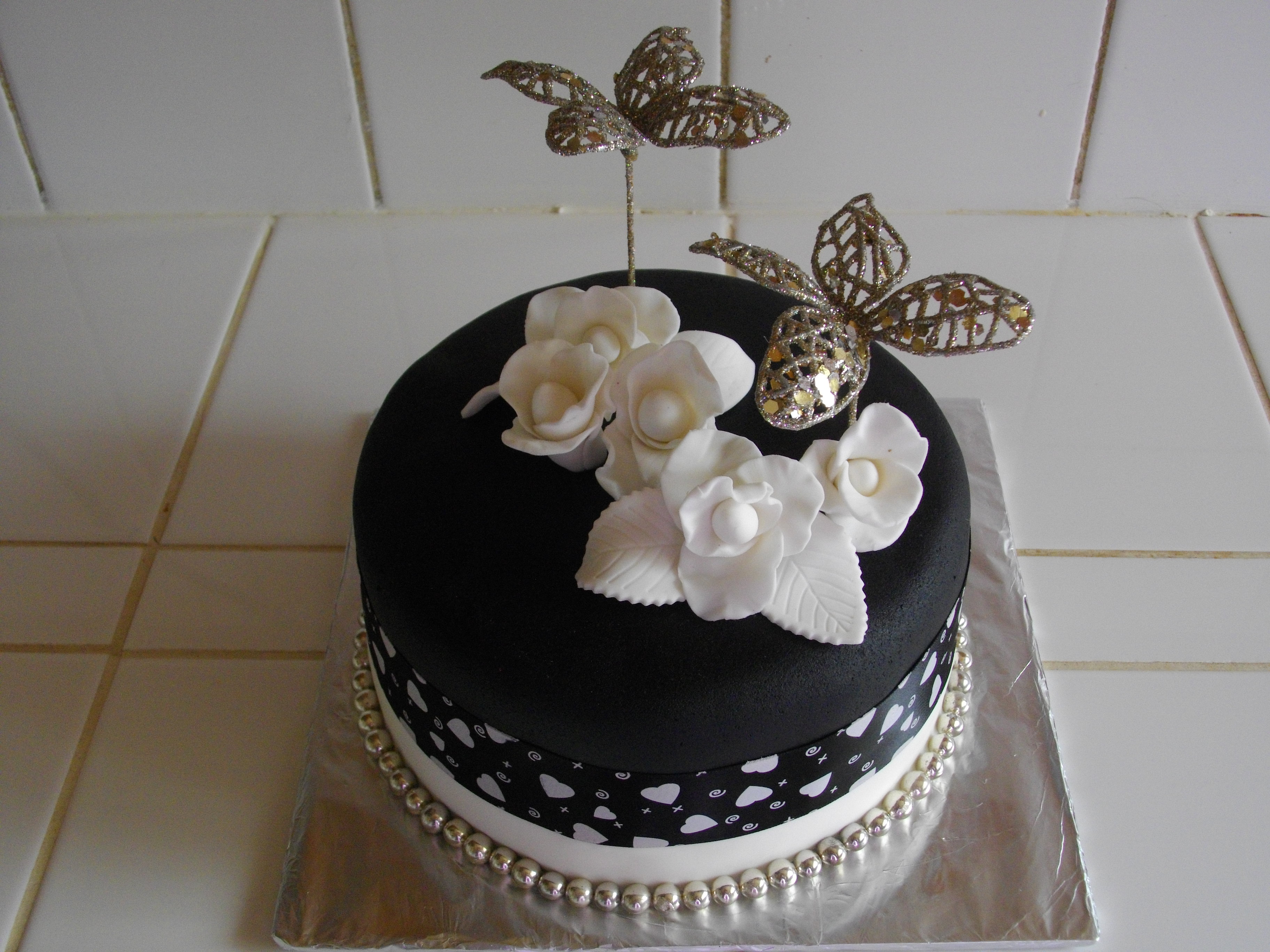 Black and White 2 Tier with White Roses