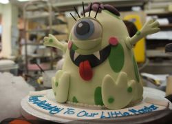 One eye Alien Halloween birthday cake.JPG