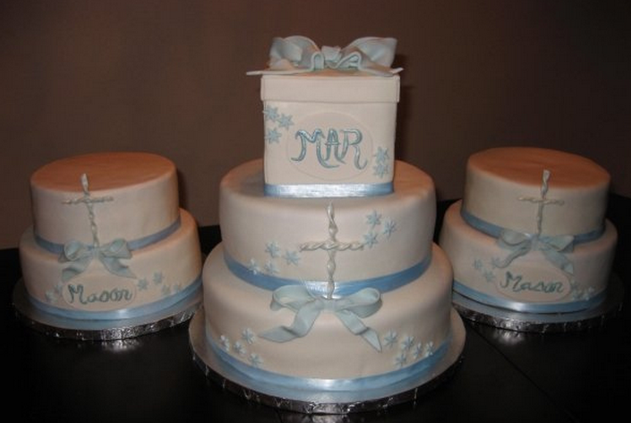 Fancy boy baptism cakes set in blue and light blue cake decors.PNG