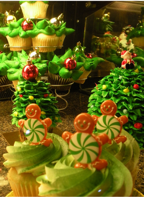 Green Christmas cupcakes with holiday trees.PNG