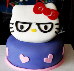 Funny hello kitty cake with hello kitty wearing glasses.PNG
