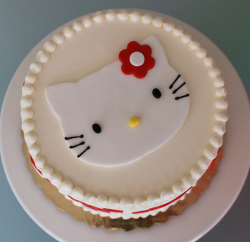 hello kitty fondant birthday cake.PNG