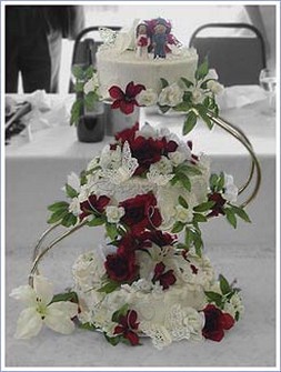 butterfly wedding cake with red flowers