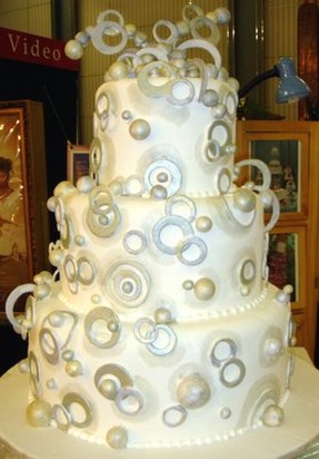 photo of modern wedidng cakes