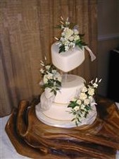 wedding cakes with heart shaped