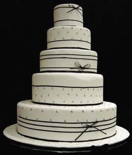 wedding cake with black lines