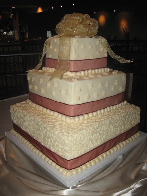 stylish square wedding cake image