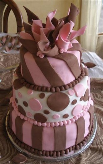chocolate wedding cake in pink