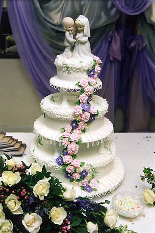 photo of wedding cake with flowers