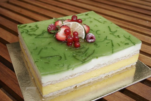 Mangolime cake.jpg